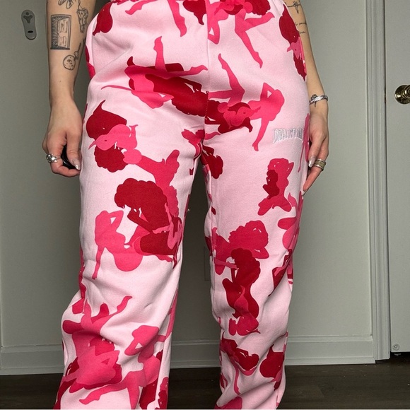 Named Collective Unrealistic Ideals Pink Sweatpants XS - Picture 3 of 5